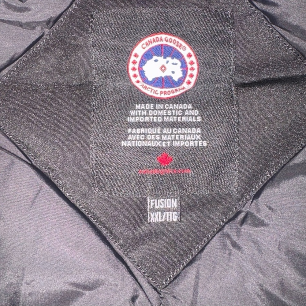 Canada Goose Men's Black Puffer Jacket - Picture 6 of 8